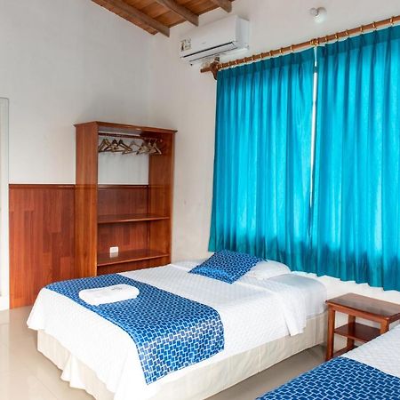 Hostal La Gran Tortuga Puerto Villamil Exteriör bild