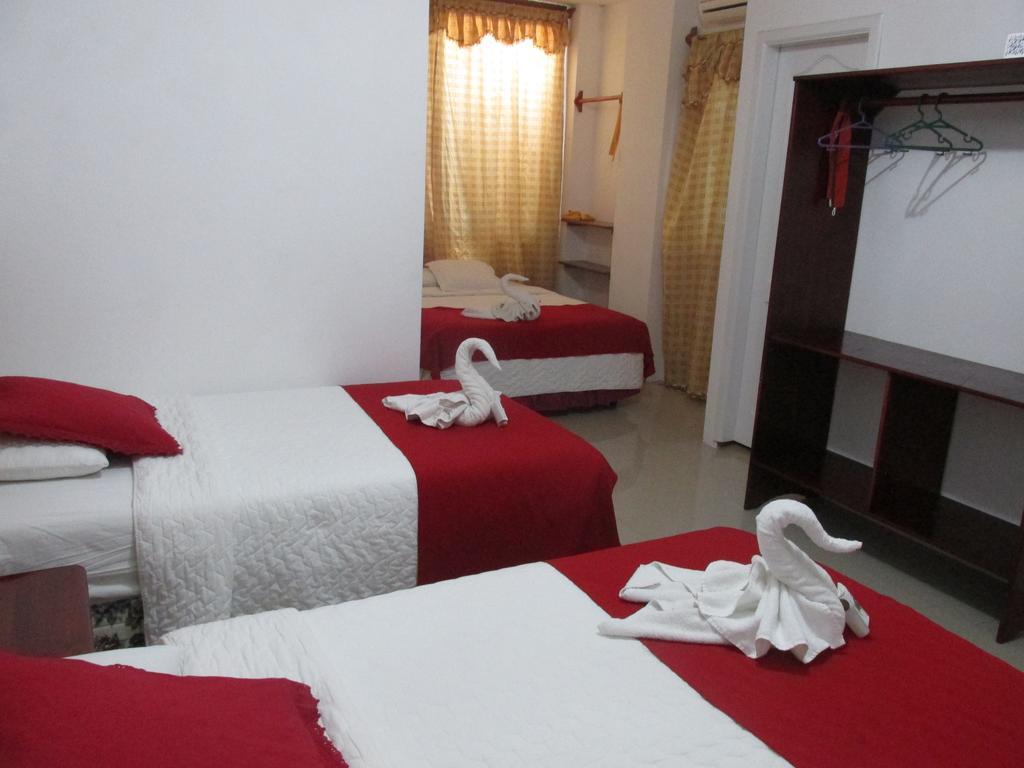 Hostal La Gran Tortuga Puerto Villamil Exteriör bild