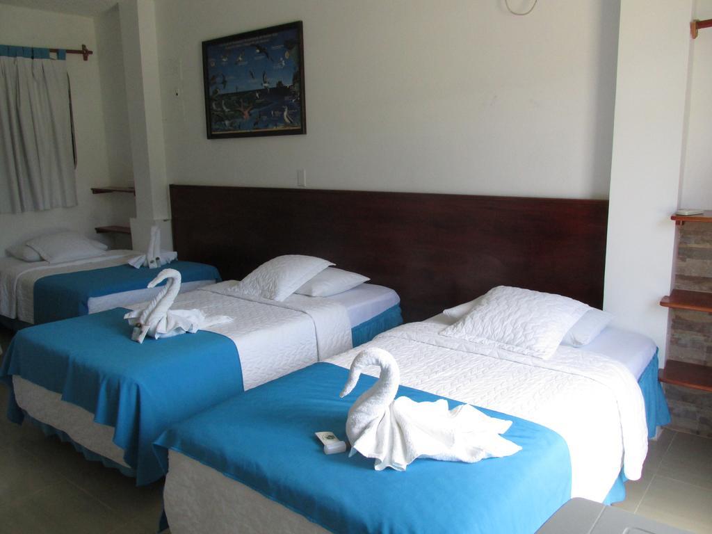 Hostal La Gran Tortuga Puerto Villamil Exteriör bild