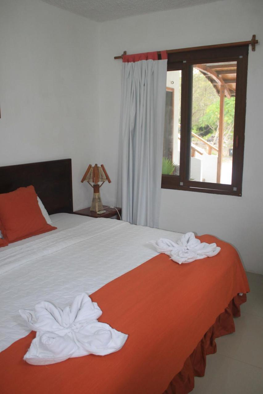 Hostal La Gran Tortuga Puerto Villamil Exteriör bild