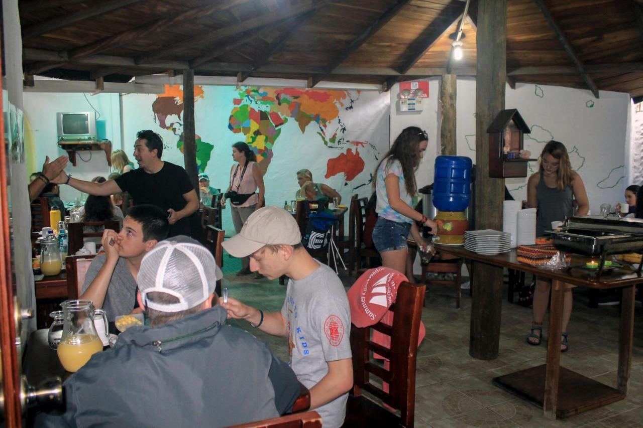 Hostal La Gran Tortuga Puerto Villamil Exteriör bild