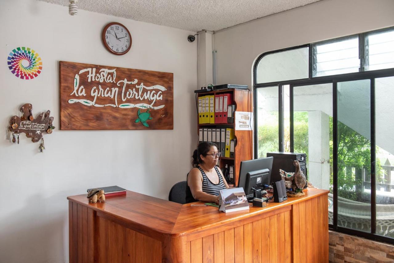 Hostal La Gran Tortuga Puerto Villamil Exteriör bild