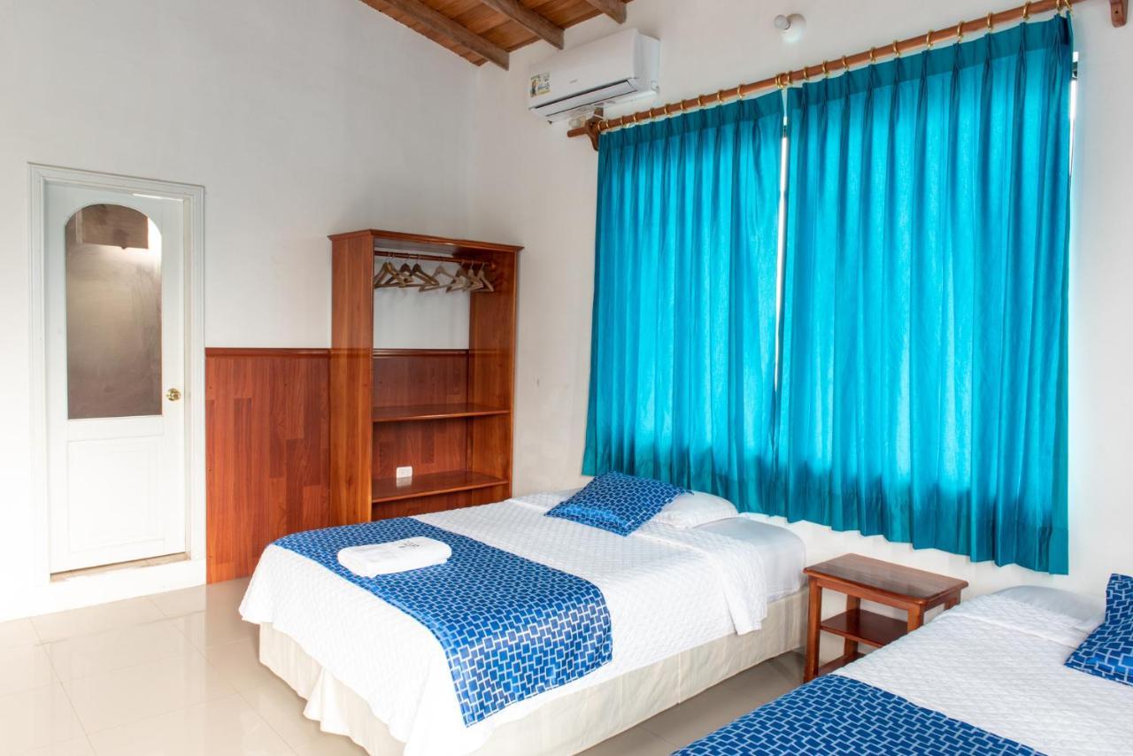 Hostal La Gran Tortuga Puerto Villamil Exteriör bild