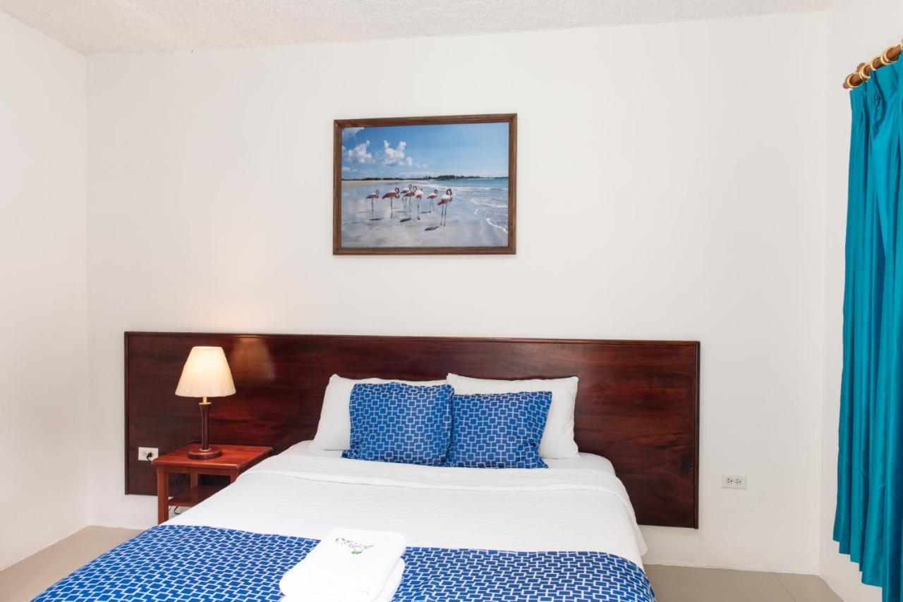 Hostal La Gran Tortuga Puerto Villamil Exteriör bild